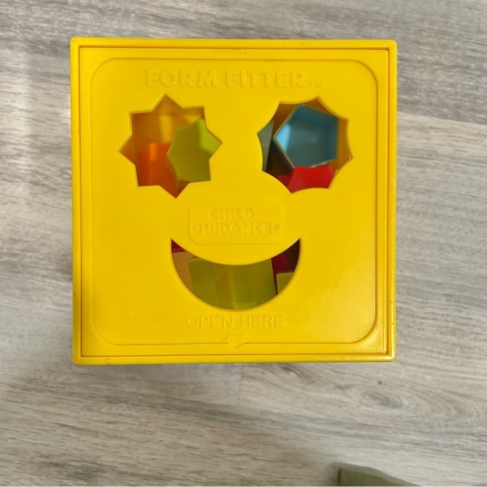 Vintage 80s Child Guidance Plastic Form Fitter Shape Sorter Baby Toy W/15 Shapes